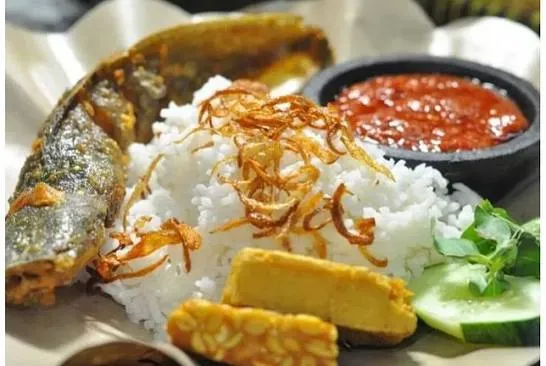 Nasi Ikan Keli Penyet